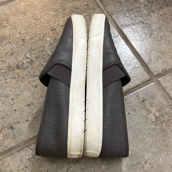 VINCE Blair 5 Slip-On Sneaker DK Smoke Le size 7.5M - EUC. - Picture 5 of 6